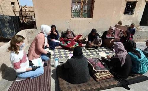 A group of mothers attend education and training session on nutrition and feeding in Syria.