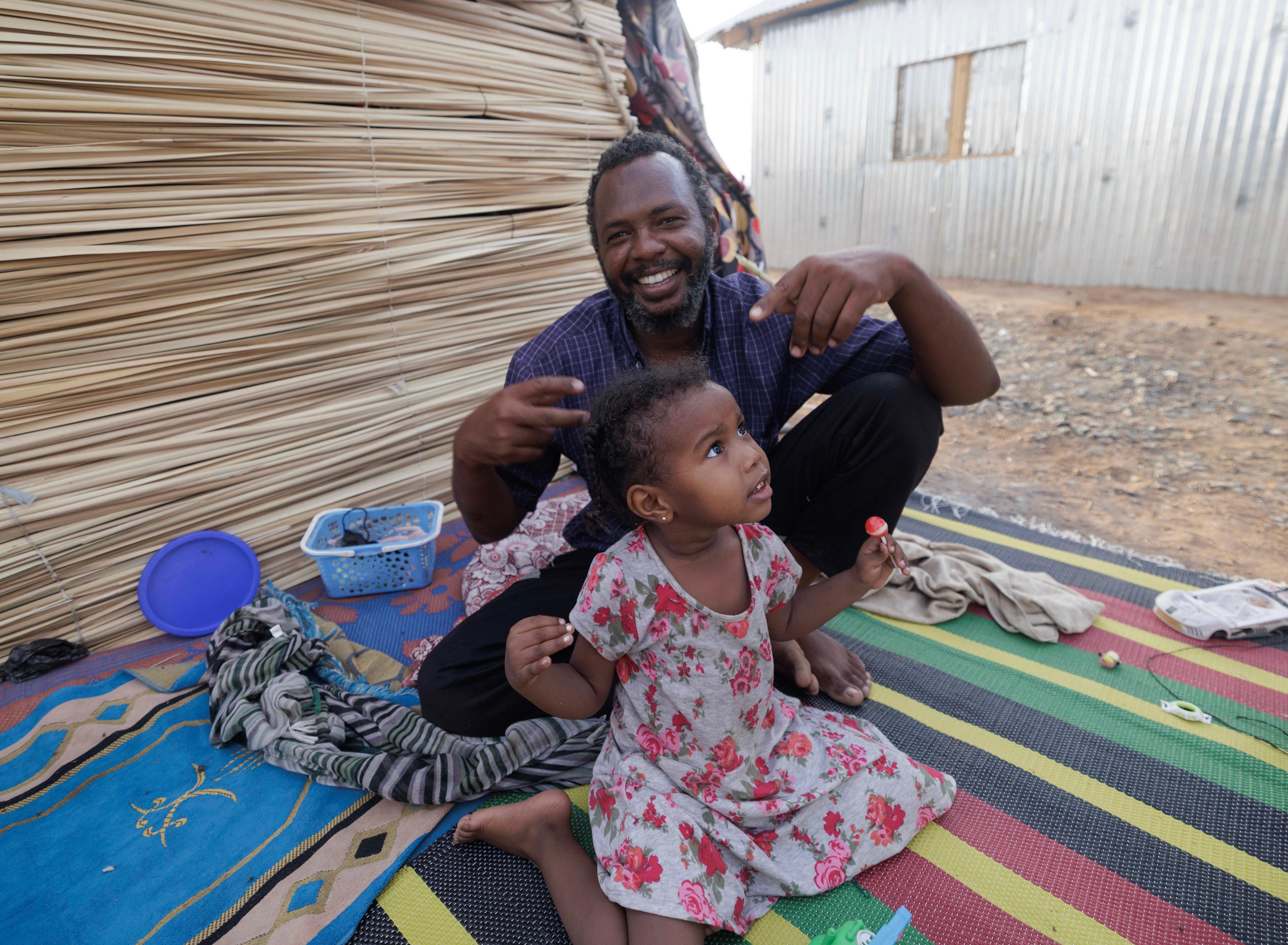 CH11024198_Fikira(3) and her father Ahmed (37) at a displacement camp in South Sudan
