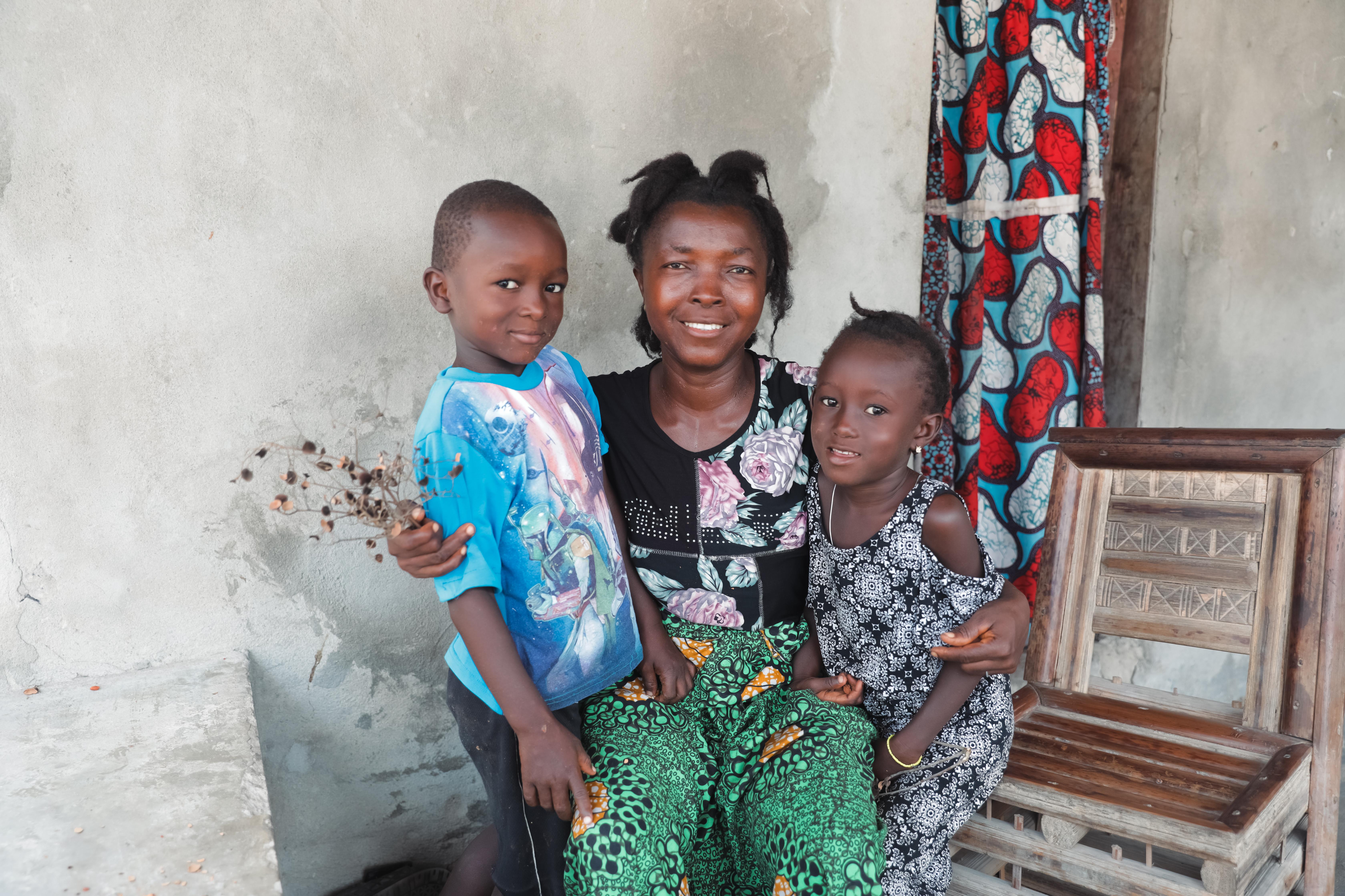 CH11106999_Mariama sits with her daughter Halimatu and son Lahai on their front porch