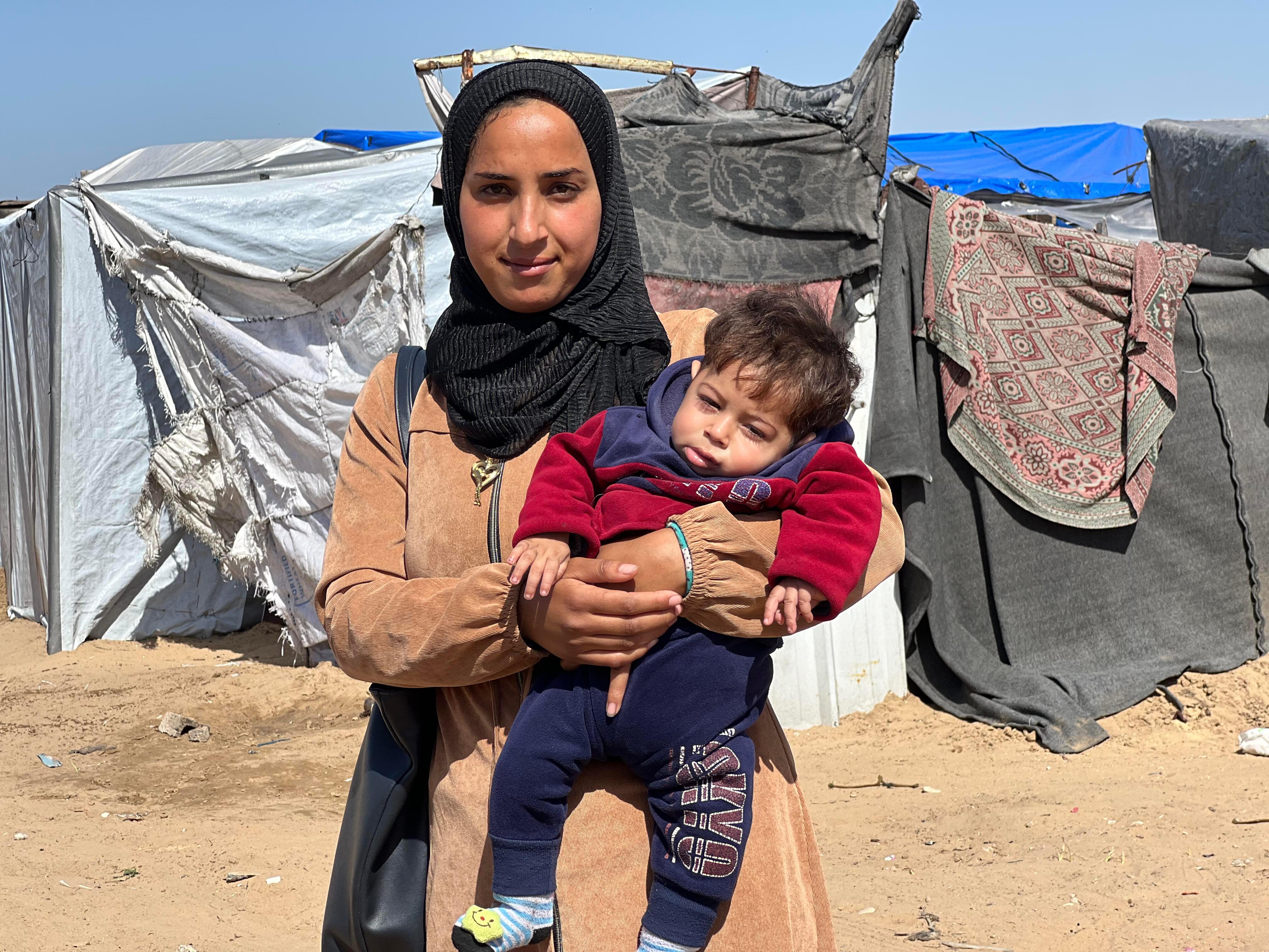 CH11308789_Hala and Morad on their way to Save the Children nutrition clinic in Khan Younis, Gaza