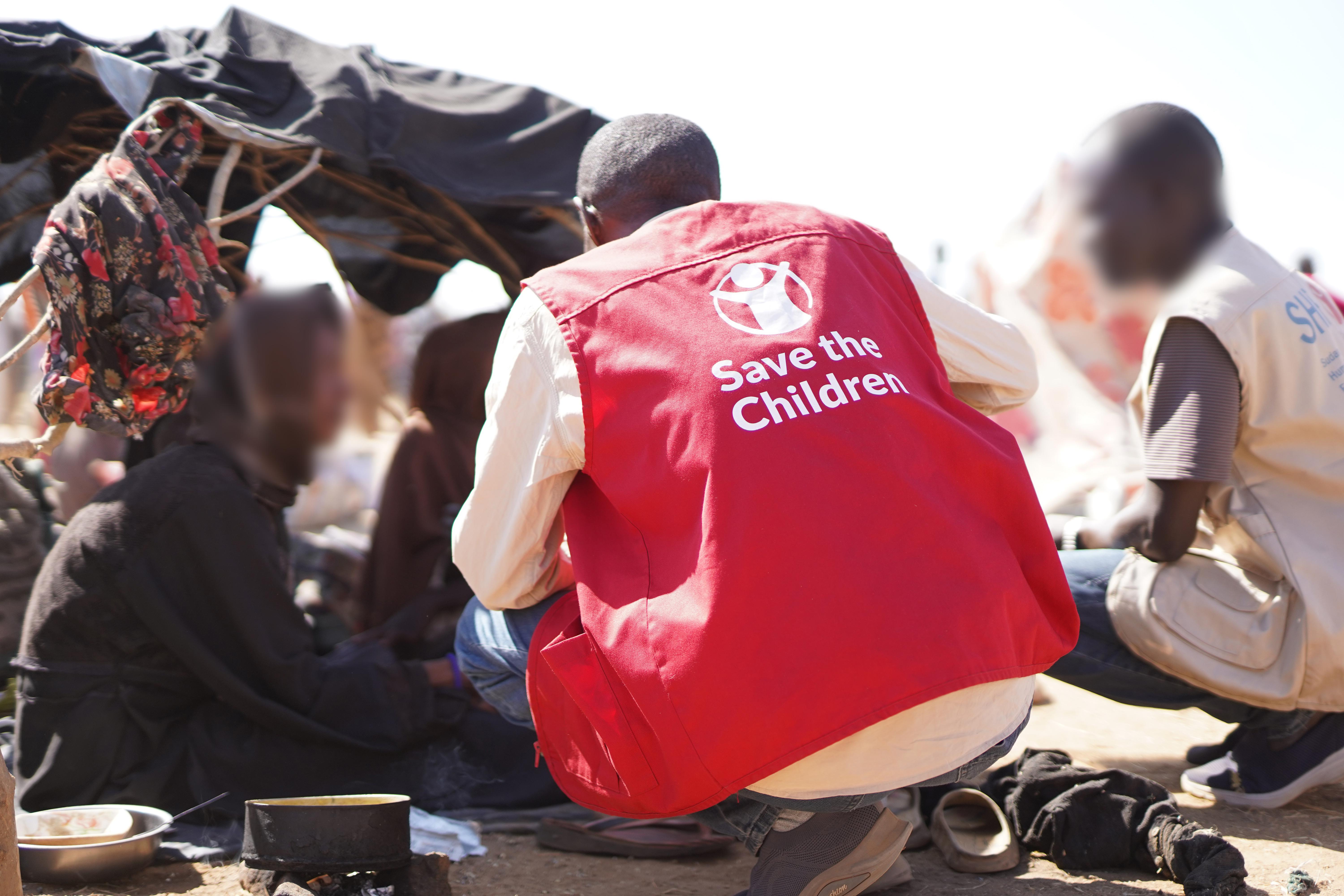 CH11470032_Save the Children staff talk to people displaced by brutal violence in El Fasher