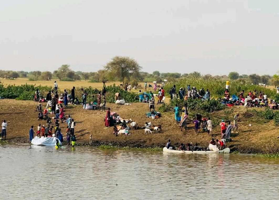 CH11556889_Families fleeing to the river bank in Akobo County, South Sudan