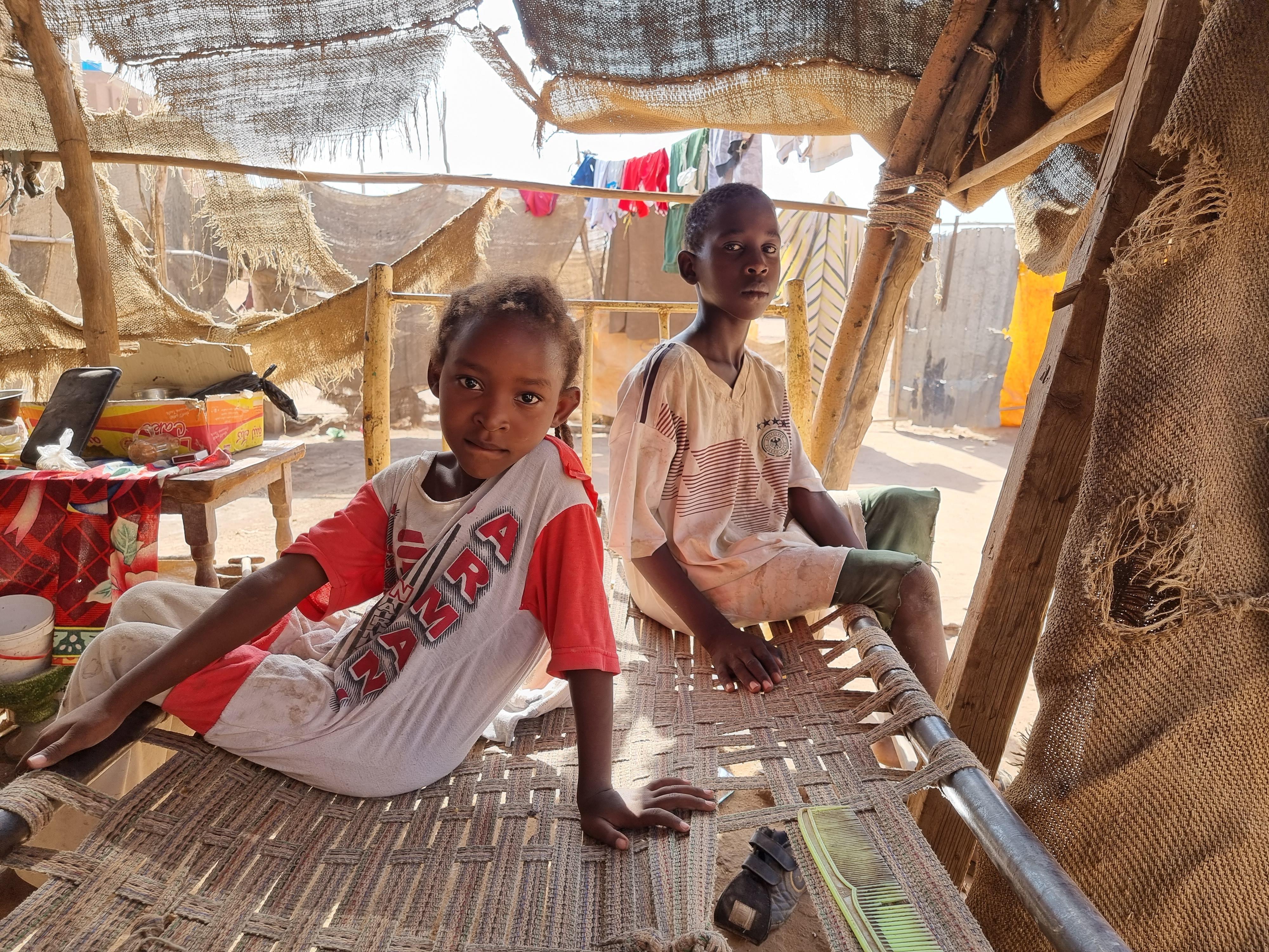 CH1614054_Moayad,_12,_with_his_sister_Arig,_7,_near_their_home_in_Khartoum
