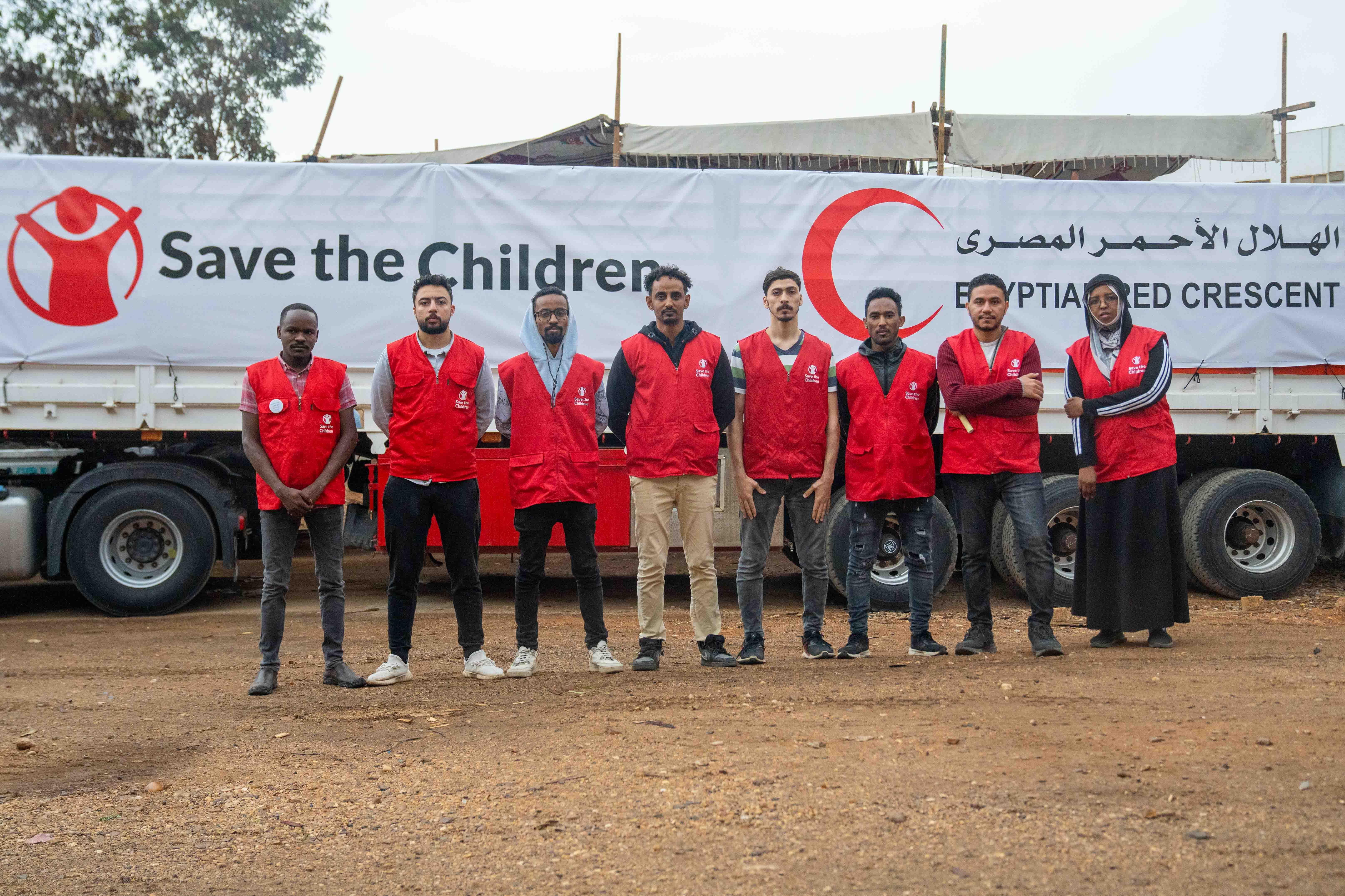 CH1928302_A Save the Children truck loaded with water is ready to cross into Gaza from Egypt
