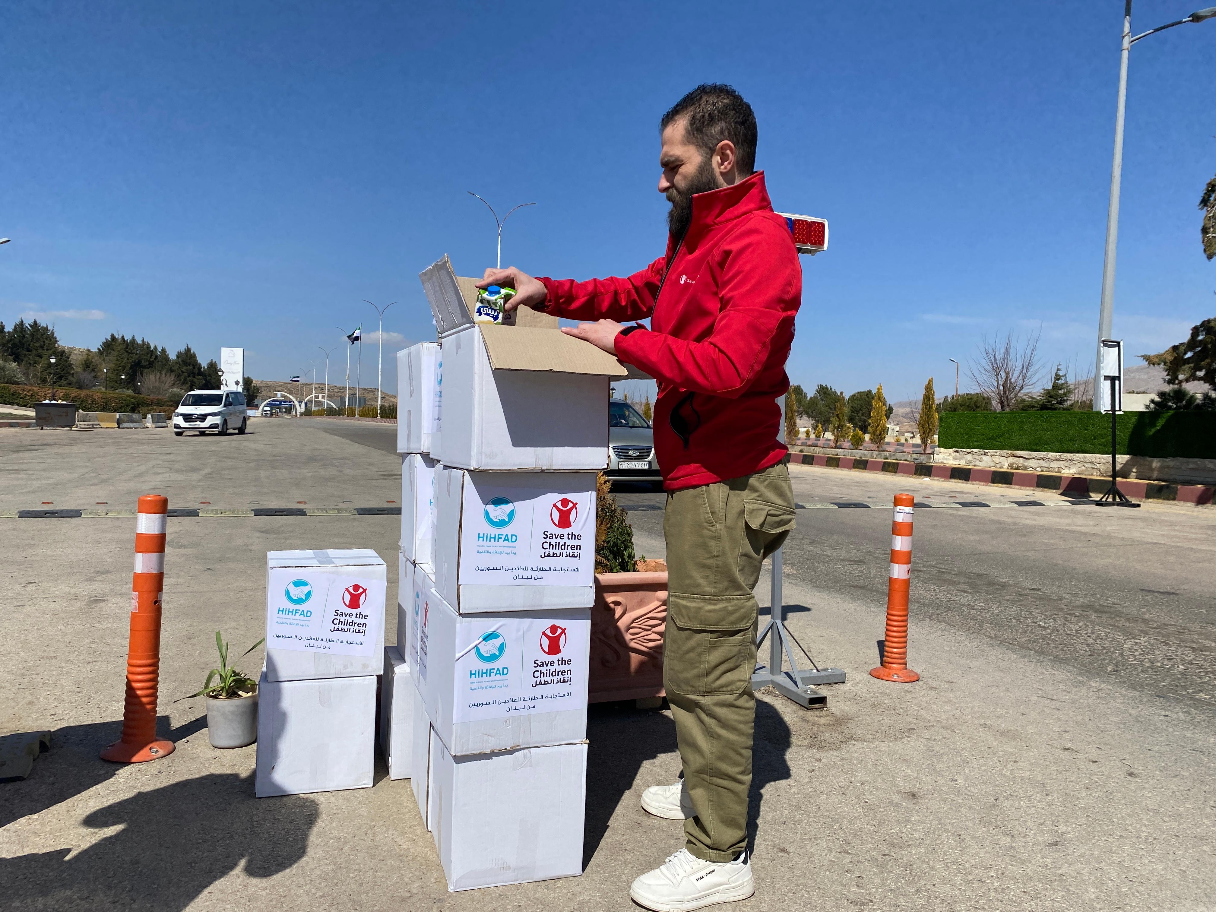 Save the Children prepares aid kits at Jdeidet Yabous (Masnaa) crossing
