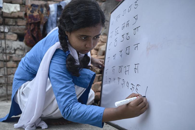 Munni and her friends teaching a community literacy class