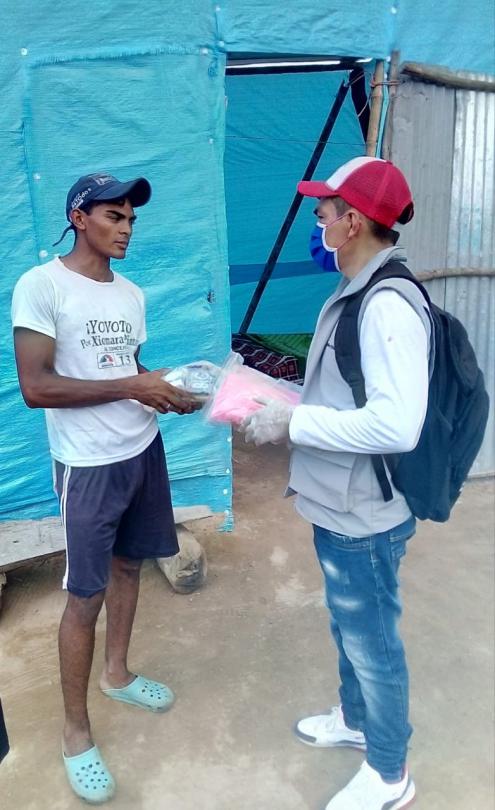 Wilfredo hands out education kits so that children can continue to learn throughout the coronavirus pandemic.