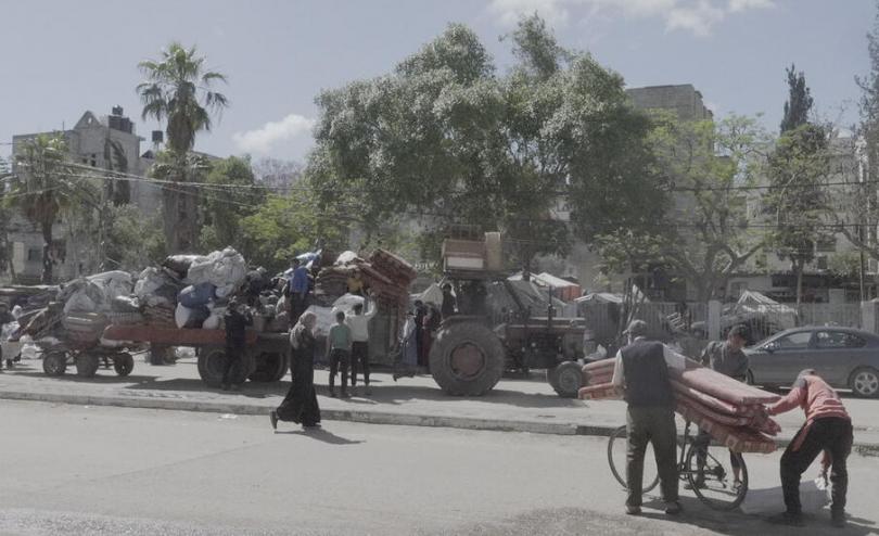 Displaced families on the move in Al Mawasi