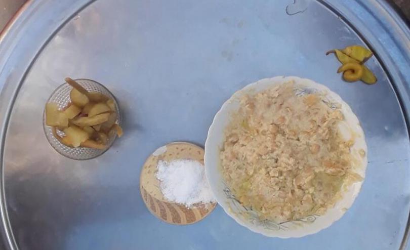 Syrian family's meal - Day 3 - Hummus and pickles