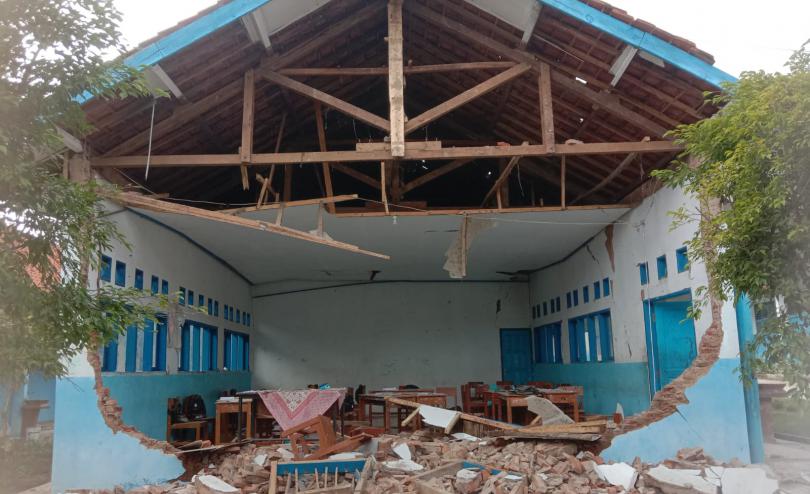 A damaged school in Cianjur, one of the schools involved in a Save the Children programme. Photo by Alfiyya Haq 