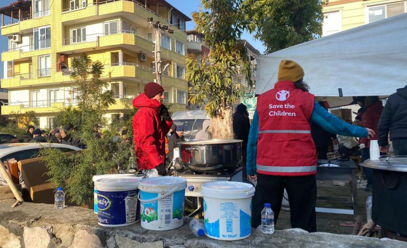 distributing hot food