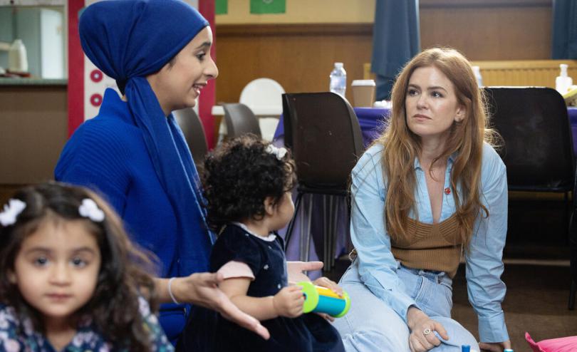 Isla Fisher speaks to Mary (mum) and meets children Roma and Dina at Home-Start Glasgow North and North Lanarkshire