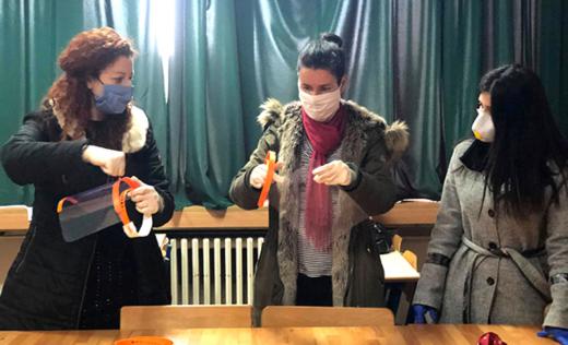 Through fast reaction of actors of the ENABLE BiH project, in primary and high schools and faculties in Bosnia and Herzegovina (BiH), protective gear to fight COVID-19 is being produced on daily basis.