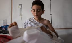 Image of a patient at the Emergency Health Unit field hospital in Gaza